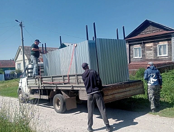 По поручению главы администрации Свободинского МО Сергея Панкратова ведётся работа по обустройству площадок для сбора ТКО