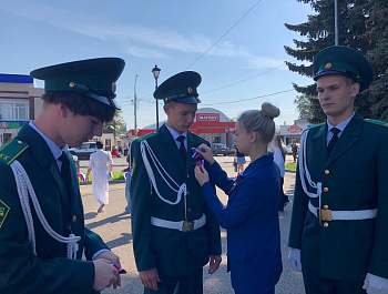 22 августа культорганизатор РДК Карина Березина провела акцию «Ленточка-Триколор»