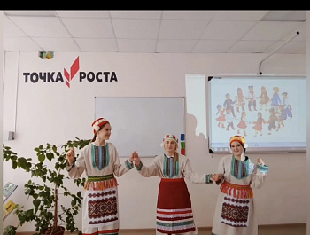 В рамках года "Дружбы Народов России"Работники Сухокарабулакского СДК провели мероприятие "Хоровод Дружбы"