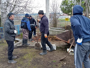 В преддверии празднования 80–ой годовщины Победы в Великой Отечественной войне большое значение в районе уделяется благоустройству мемориалов павшим героям