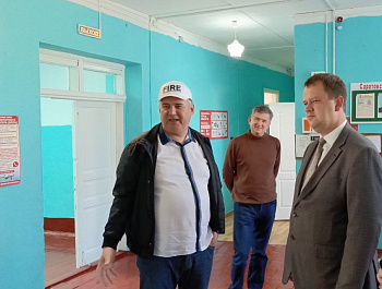 Глава района Артём Курочкин совершил рабочую поездку в село Репьёвка Яковлевского муниципального образования 