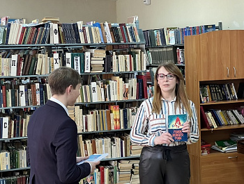 «Водопад ночных мыслей»                                                                                    Презентация дебютного сборника стихов Артема Неврюева