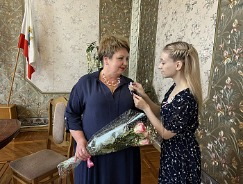 В День семьи, любви и верности, который в России отмечается 8 июля, в отделе ЗАГС по Базарно-Карабулакскому району состоялось вручение медали «За любовь и верность»