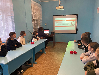 3 декабря 2025 года заведующая Первоханеневским СДК посетила школу в с.Первая Ханеневка и провела для учащихся час истории ,,Имя твоё неизвестно, подвиг твой бессмертен",  посвящённый Дню неизвестного солдата