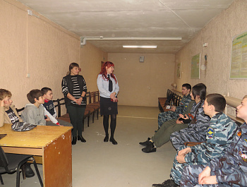 В рамках информационно-пропагандисткой акции «Один день с инспектором ПДН» и в преддверии 90-летнего юбилея службы начальник штаба МО МВД России «Базарно-Карабулакский» подполковник полиции Острянин Андрей совместно с инспектором по делам несовершеннолетн