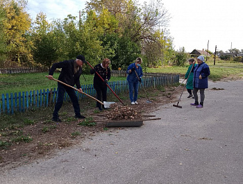 Специалисты администрации Свободинского муниципального образования присоединились к общеобластному субботнику