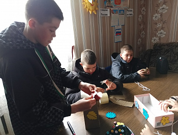 Сегодня 26 марта на базе Первоханеневского сельского дома культуры прошёл мастер класс по изготовлению кормушки для птиц "Птичий теремок"