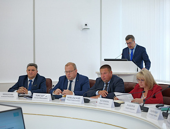Губернатор Роман Бусаргин провел постоянно действующее совещание с участием зампредов и министров Правительства области, а также глав районов