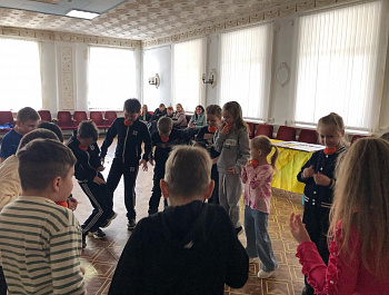 Чебурашка в кругу друзей