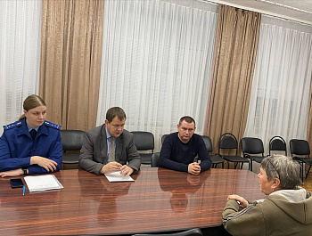 Сегодня, в первую субботу месяца, глава района Артём Курочкин традиционно провёл прием участников специальной военной операции, их родных и близких.