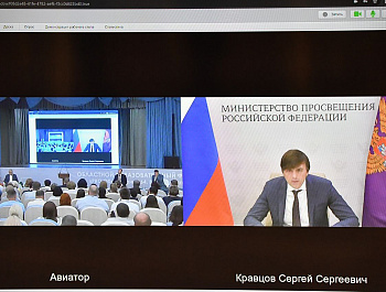 Накануне начала нового учебного года встретились с учителями. Поговорили о развитии образования в целом, возрождении уроков труда, патриотическом воспитании молодежи и планах. 
