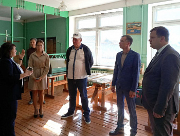 Глава района Артём Курочкин совершил рабочую поездку в село Репьёвка Яковлевского муниципального образования 