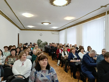 На повестке дня очередного заседания постоянно действующего совещания под председательством главы района Н.В. Трошиной были подведены итоги проведения новогодних мероприятий, рассмотрены вопросы обеспечения безопасности людей на водных объектах