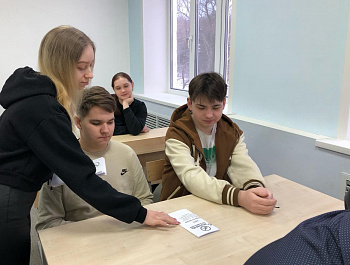 В рамках плана проведения мероприятий антинаркотической направленности, культорганизатор РДК Карина Березина провела со старшеклассниками СОШ №2 акцию «Жизнь без наркотиков»