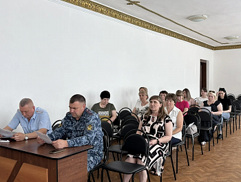 В администрации района сегодня прошло заседание комиссии по делам несовершеннолетних и защите их прав Базарно-Карабулакского муниципального района