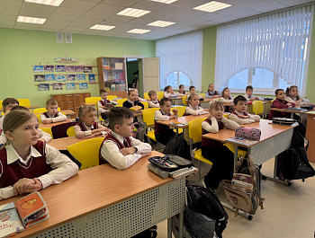 В Базарно-Карабулакском районе сотрудники Госавтоинспекции провели профилактическую беседу со школьниками о необходимости соблюдения Правил дорожного движения