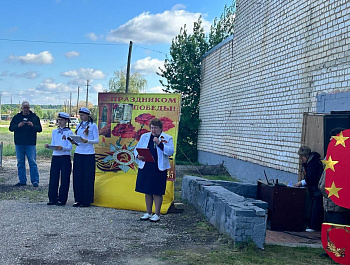 В честь юбилея Победы во всех населённых пунктах района прошли церемонии возложения цветов и корзин к мемориалам павшим воинам