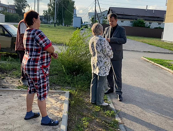 Врип главы района А. Д. Курочкин в Базарном Карабулаке провёл ещё одну встречу с жителями многоквартирного дома. На этот раз — на Ленина, 425