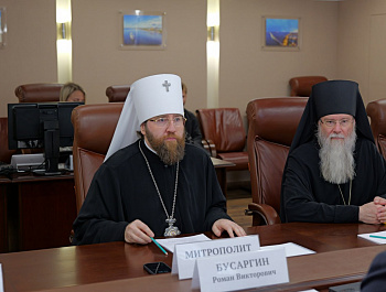Губернатор Роман Бусаргин провел встречу с митрополитом Саратовским и Вольским Игнатием