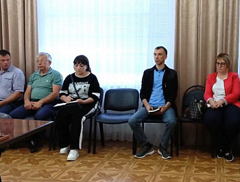 Сегодня свой рабочий день глава района Н.В. Трошина начала с совещания по оперативным вопросам с главами администраций муниципалитетов