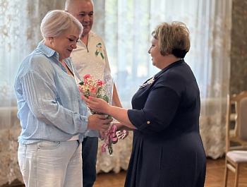 Глава района Андрей Кушнарёв вручил медаль «За любовь и верность» супругам Вячеславу и Ольге Ставкиным