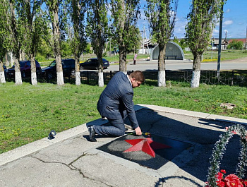 В честь юбилея Победы во всех населённых пунктах района прошли церемонии возложения цветов и корзин к мемориалам павшим воинам