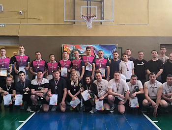В День защитника Отечества в спортивном зале школы села Липовка состоялся второй открытый турнир по волейболу на призы ООО «Роща» (руководитель Р. Х. Тугушев)