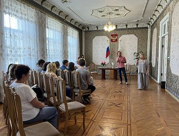 В День семьи, любви и верности, который в России отмечается 8 июля, в отделе ЗАГС по Базарно-Карабулакскому району состоялось вручение медали «За любовь и верность»