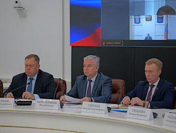 Губернатор Роман Бусаргин провел постоянно действующее совещание с участием зампредов и министров Правительства области, а также глав районов