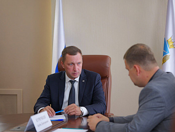 Губернатор Роман Бусаргин провел рабочую встречу с новым главой Базарно-Карабулакского района Артемом Курочкиным