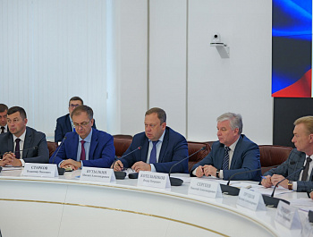 Губернатор Роман Бусаргин провел постоянно действующее совещание с участием зампредов и министров Правительства области, а также глав районов