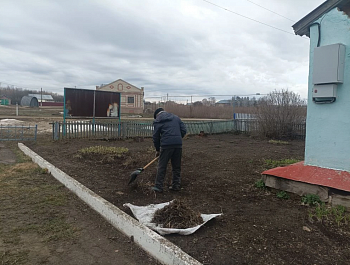 Врип главы администрации Старожуковского МО Светлана Осипова организовала очередной субботник