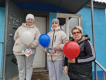 1 мая работники Максимовского СДК  провели акцию «Первомай шагает по планете»