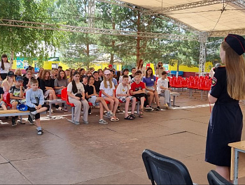 Полицейские и общественники в рамках «Каникулы с Общественным советом» рассказали детям о том, как вести здоровый образ жизни и не нарушать закон
