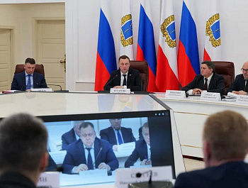 Губернатор Роман Бусаргин провел постоянно действующее совещание с участием зампредов и министров Правительства области, а также глав районов