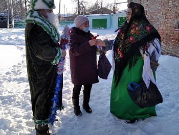 Свободинский СК  Акция «Сказка входит в каждый дом» (поздравление пенсионеров на дому)