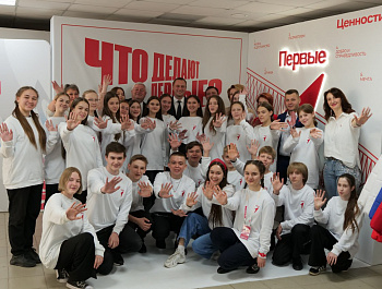Губернатор Саратовской области встретился с учащимися, которые представляли регион на Всероссийской школьной весне