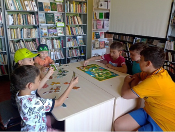 «Игротека в библиотеке»                                                                                               Турнир настольных игр