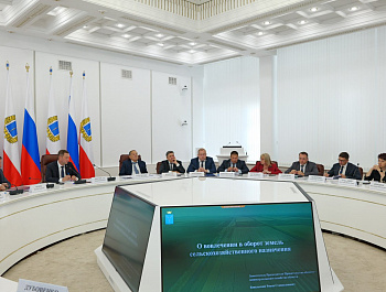 Губернатор Роман Бусаргин провел постоянно действующее совещание с зампредами и министрами Правительства области, а также главами районов