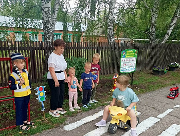«Я по улице шагаю»                                                                                                                                 Литературно-правовой  мульт-урок