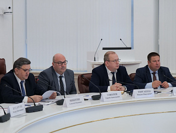 Губернатор Роман Бусаргин провел постоянно действующее совещание с участием зампредов и министров Правительства области, а также глав районов