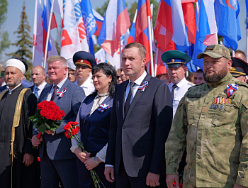 В Парке Победы на Соколовой горе Саратова прошло торжественное мероприятие, посвященное Дню Государственного флага