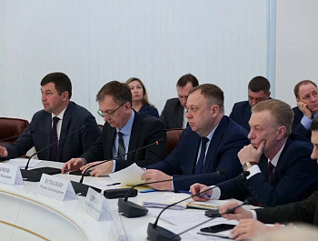 Губернатор Роман Бусаргин провел постоянно действующее совещание с участием зампредов и министров Правительства области, а также глав районов