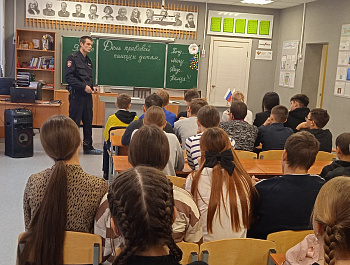 В Старой Жуковке участковый провел встречу со школьниками в рамках акции «Чистое поколение»