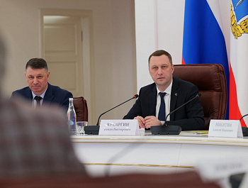 В ходе серии встреч с депутатами всех фракций областной думы перед ежегодным отчетом о работе Правительства Саратовской области глава региона Роман Бусаргин пообщался с парламентариями от партии «Единая Россия»