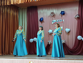 19 августа  в Первоханеневском СДК состоялся концерт ,,Под флагом России", посвященный празднованию Дня Государственного флага РФ
