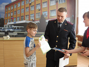 В Базарном Карабулаке полицейские и общественники наградили победителей и участников конкурса «Полицейский дядя Стёпа»