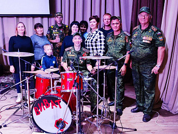Сегодня в РДК состоялся замечательный концерт под названием "За Мир" "За Россию", который был исполнен «Народным коллективом» ВИА "Виват" СОЦНТ!