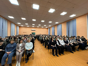 Глава района Н.В. Трошина приняла участие в общешкольном родительском собрании на тему "Задачи и перспективы развития образовательного учреждения"