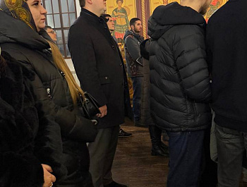 Глава района Артём Курочкин вместе с жителями Базарного Карабулака встретил Рождество Христово в Свято-Никольском храме
